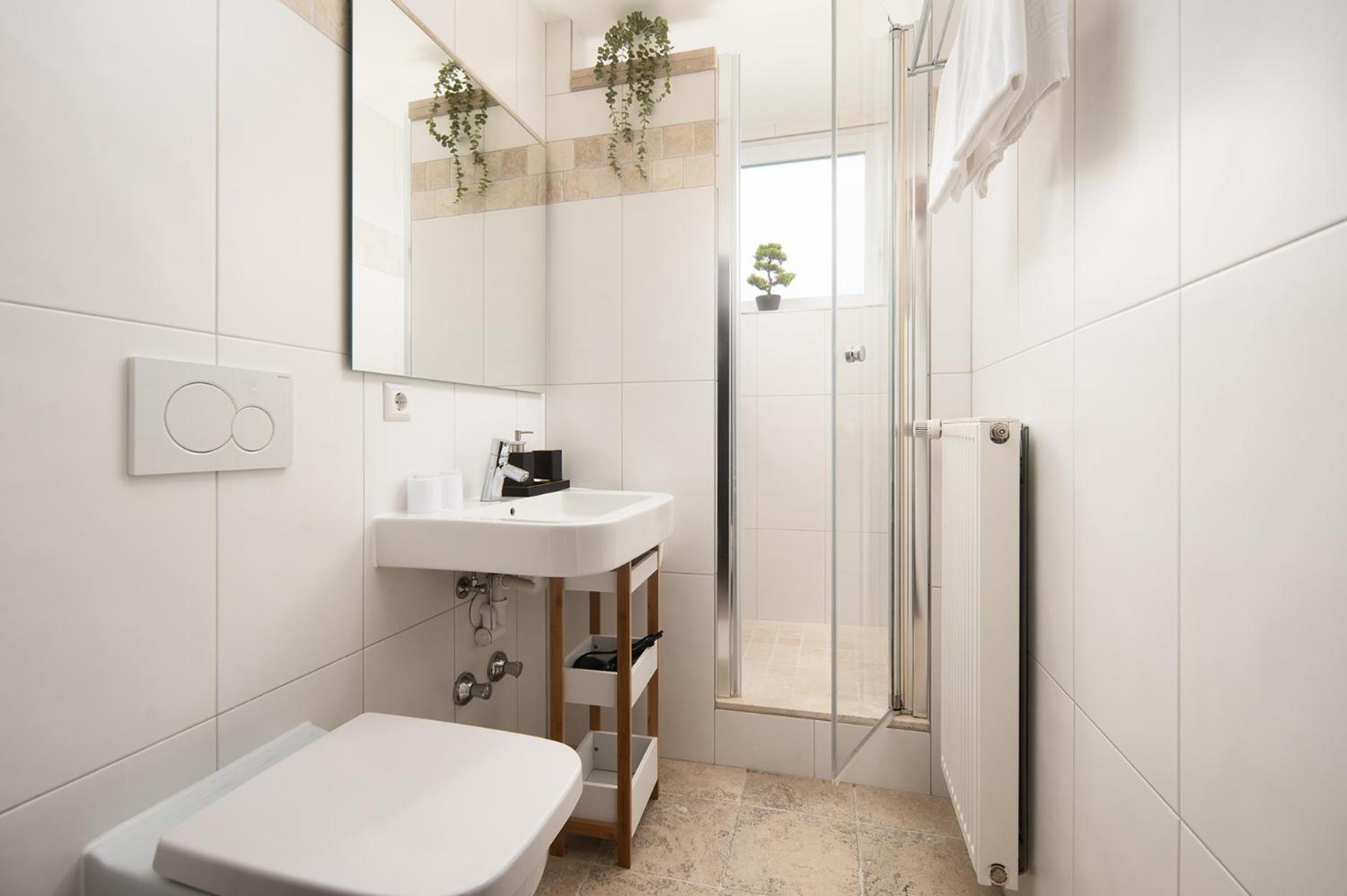 Hotel Vier Jahreszeiten Therme & Kliniken Bad Krozingen Naehe Freiburg & Schwarzwald Ideal Fuer Wellness Kur & Business Ausfluege 24H Check In- Wlan & Parken Gratis 外观 照片