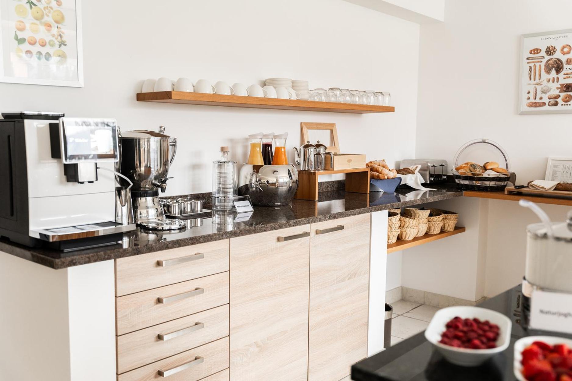 Hotel Vier Jahreszeiten Therme & Kliniken Bad Krozingen Naehe Freiburg & Schwarzwald Ideal Fuer Wellness Kur & Business Ausfluege 24H Check In- Wlan & Parken Gratis 外观 照片