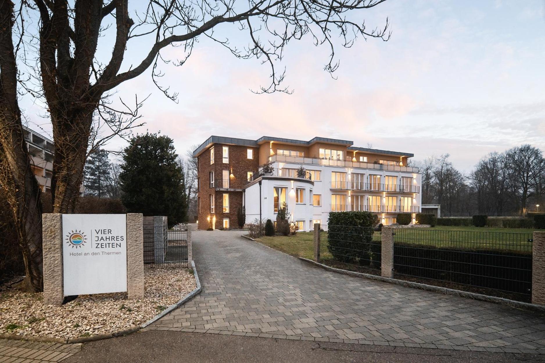 Hotel Vier Jahreszeiten Therme & Kliniken Bad Krozingen Naehe Freiburg & Schwarzwald Ideal Fuer Wellness Kur & Business Ausfluege 24H Check In- Wlan & Parken Gratis 外观 照片