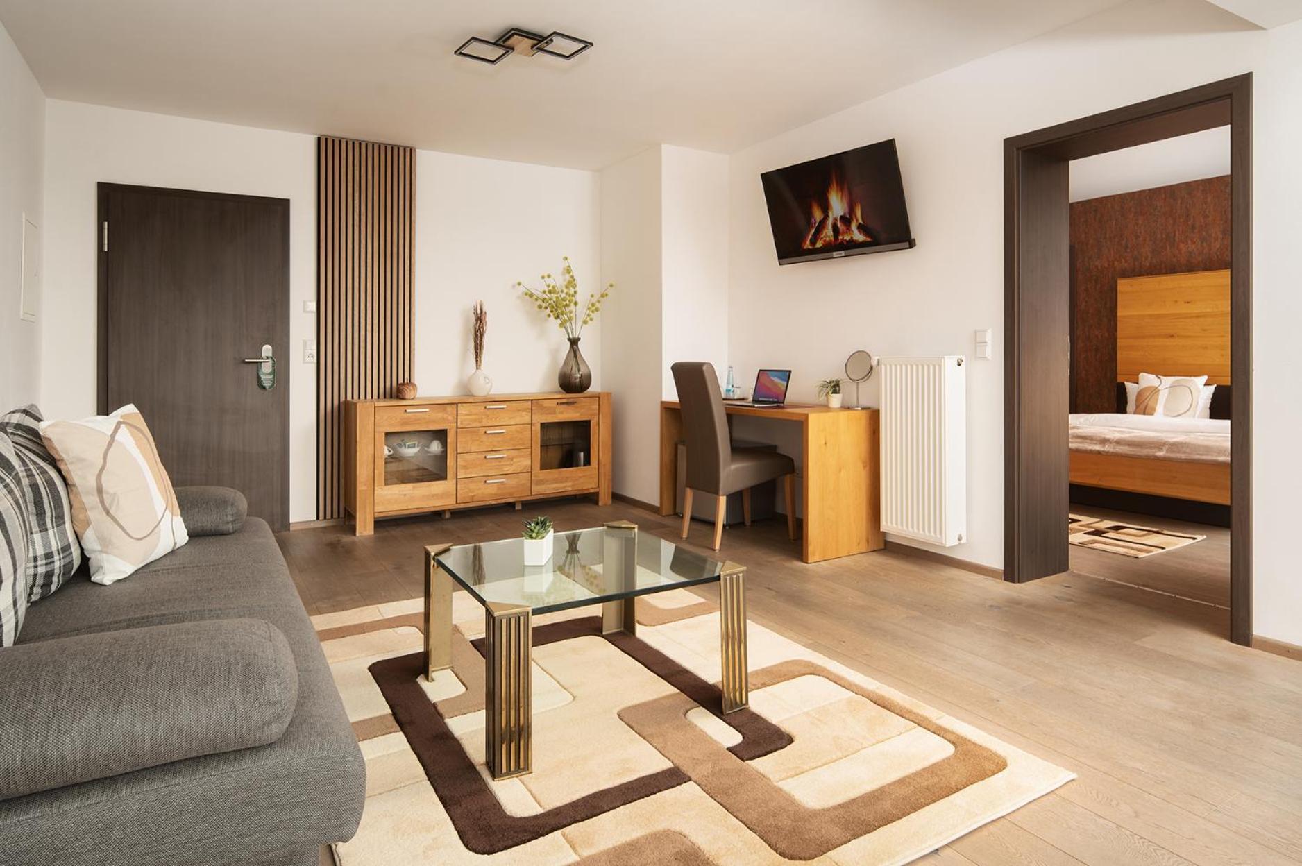 Hotel Vier Jahreszeiten Therme & Kliniken Bad Krozingen Naehe Freiburg & Schwarzwald Ideal Fuer Wellness Kur & Business Ausfluege 24H Check In- Wlan & Parken Gratis 外观 照片