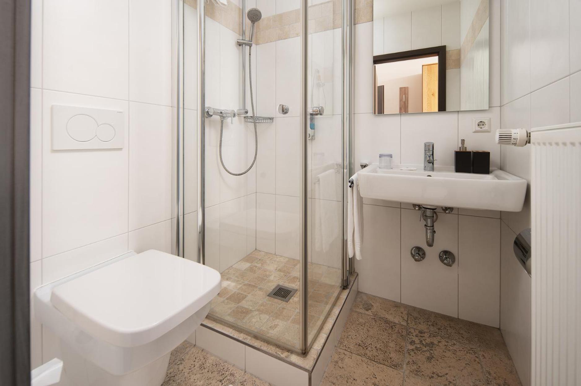 Hotel Vier Jahreszeiten Therme & Kliniken Bad Krozingen Naehe Freiburg & Schwarzwald Ideal Fuer Wellness Kur & Business Ausfluege 24H Check In- Wlan & Parken Gratis 外观 照片