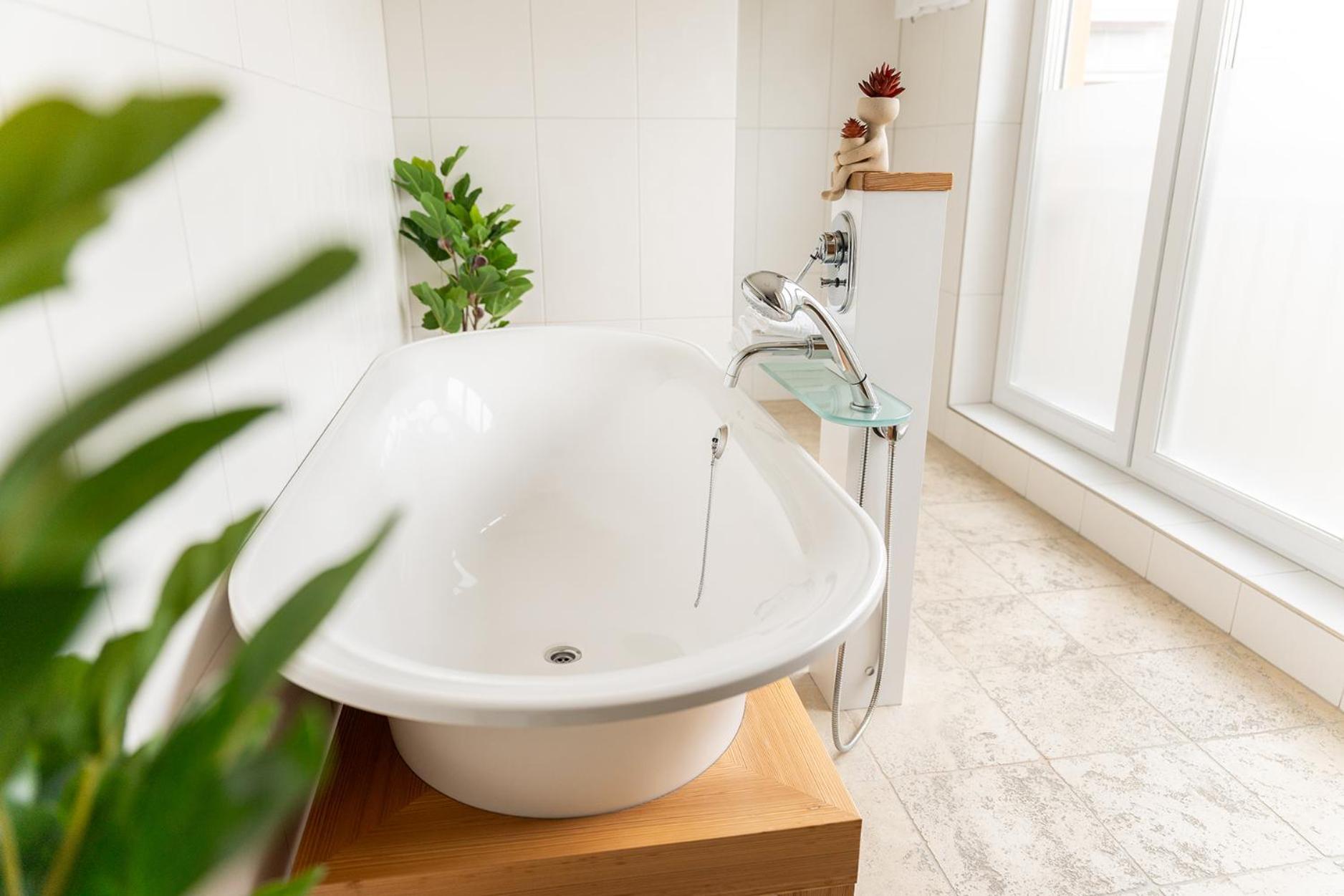 Hotel Vier Jahreszeiten Therme & Kliniken Bad Krozingen Naehe Freiburg & Schwarzwald Ideal Fuer Wellness Kur & Business Ausfluege 24H Check In- Wlan & Parken Gratis 外观 照片